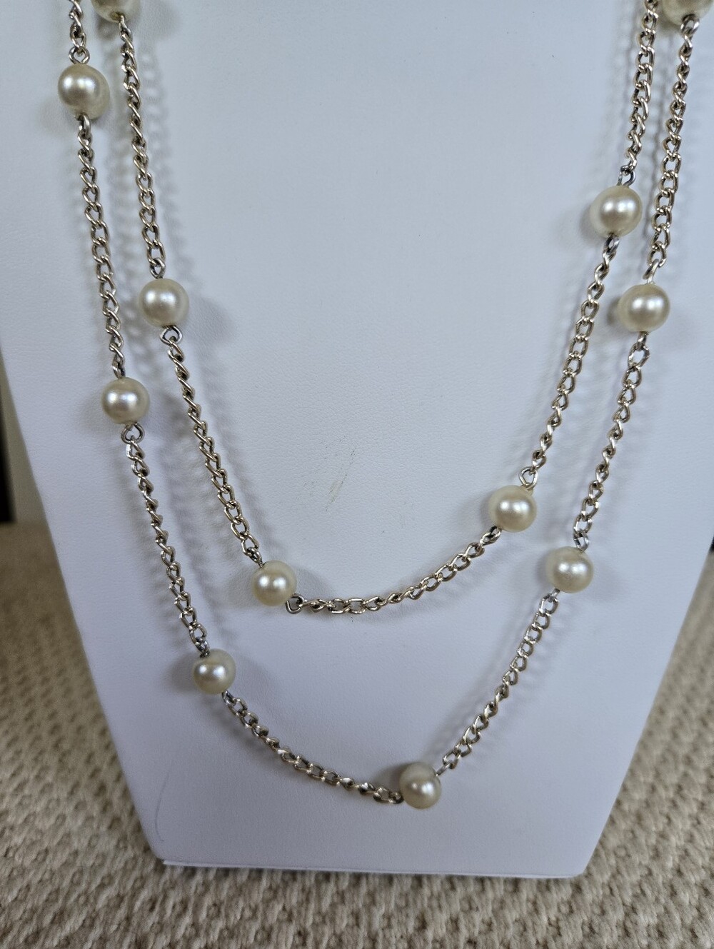 N-116- Vintage Classic Faux Pearl Station Gold Tone Chain Necklace